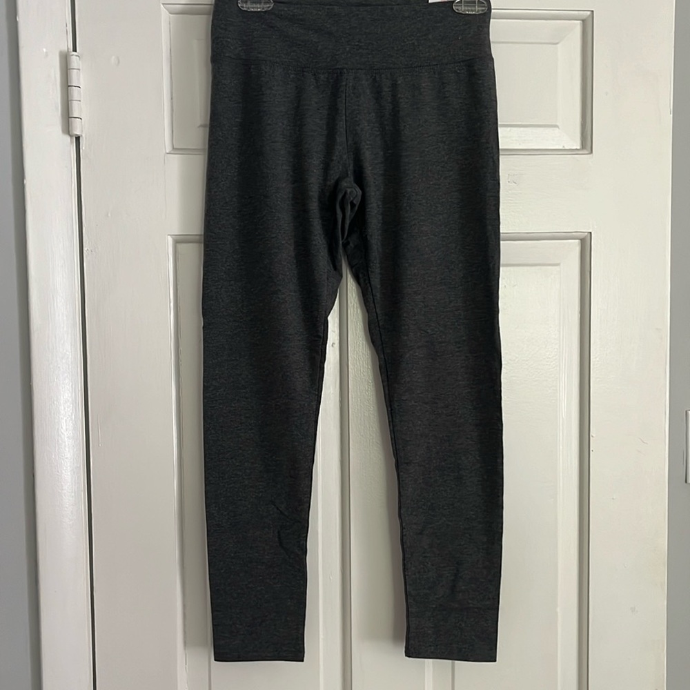 Grey aerie Chill play move leggings, size M short. Regular rise